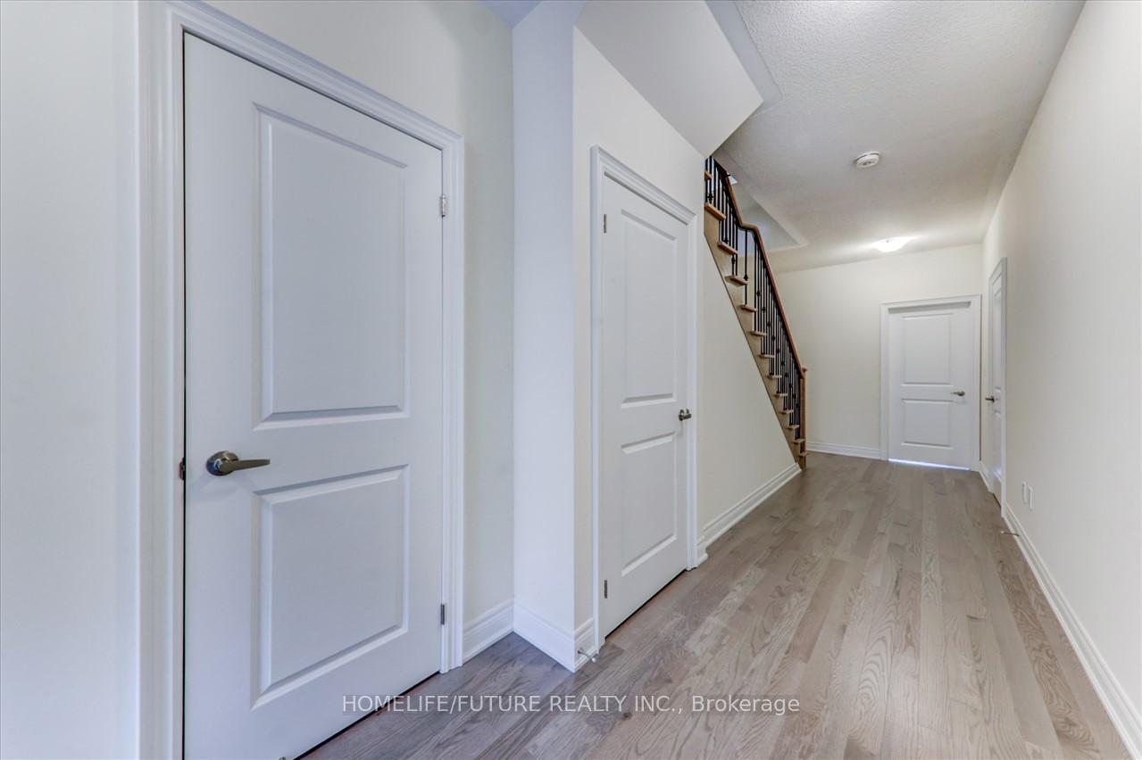 Photo 4 of 10 Phillipsen Way, Markham, Cedarwood — HOMEH