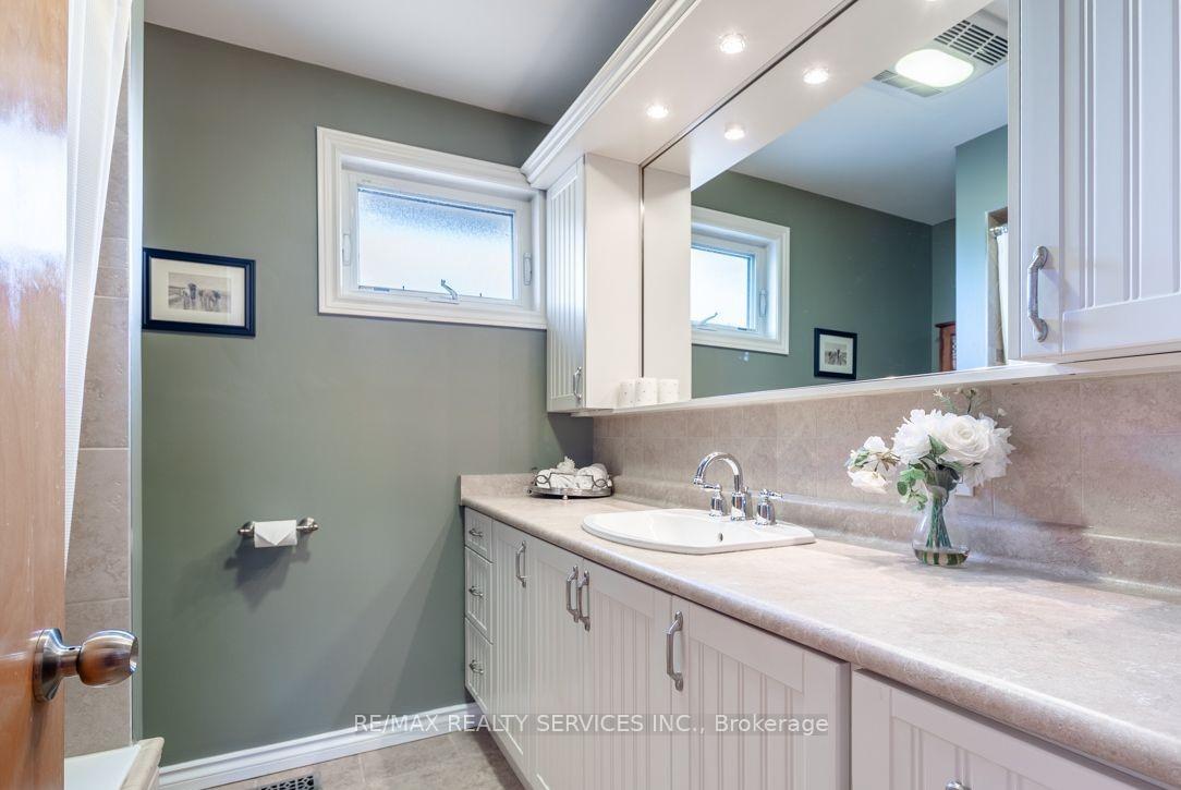 Photo 17 of 96 Purdy Crescent, Hamilton, Greeningdon — HOMEH