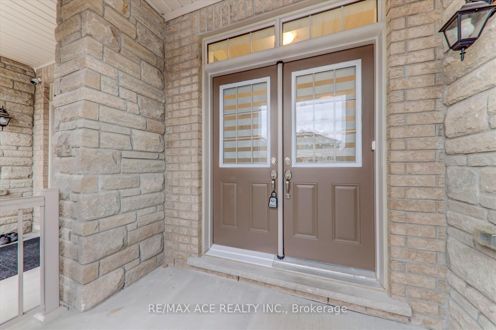 Photo 3 of 353 Kirkham Drive, Markham, Cedarwood — HOMEH