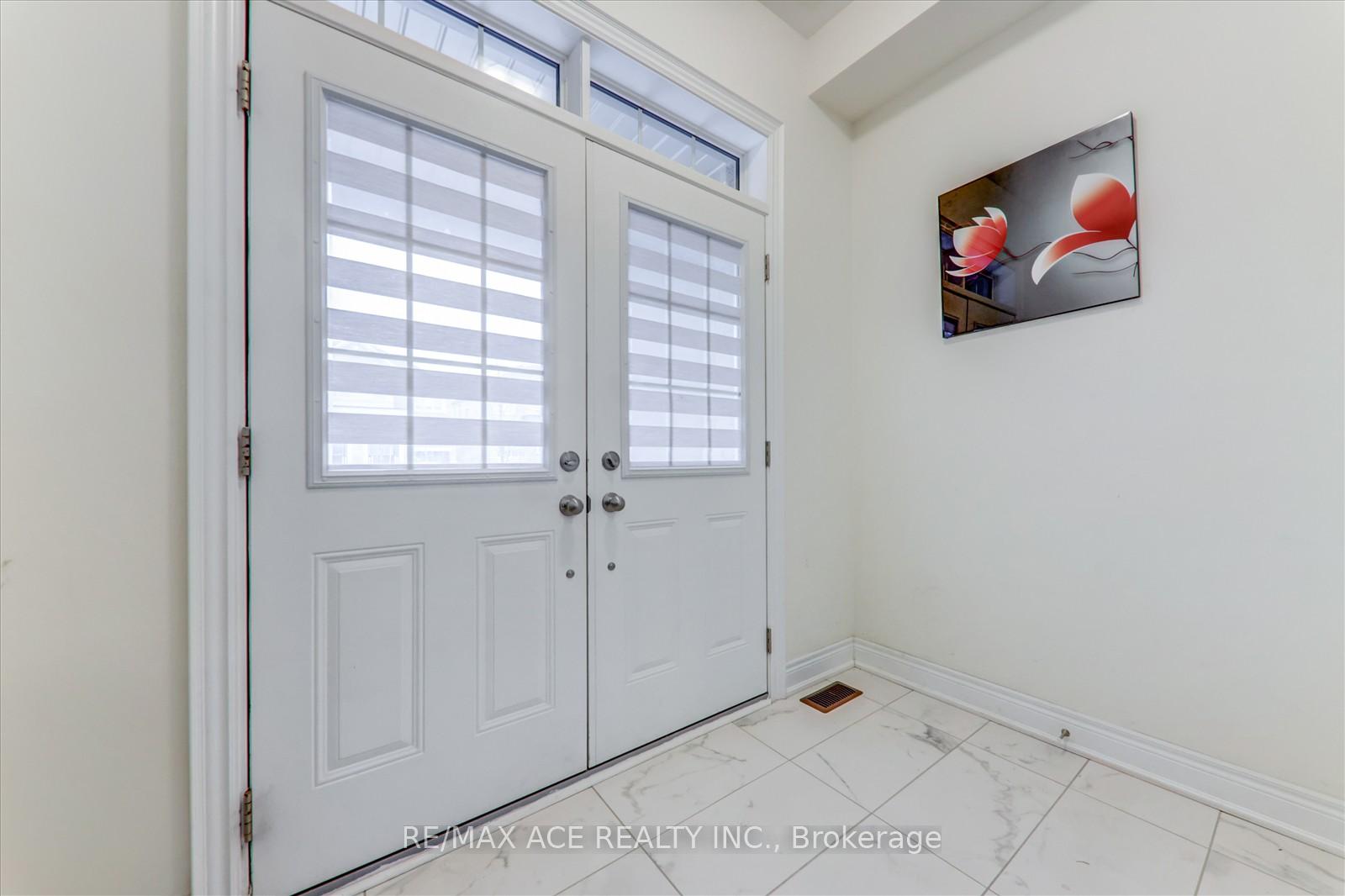 Photo 2 of 353 Kirkham Drive, Markham, Cedarwood — HOMEH