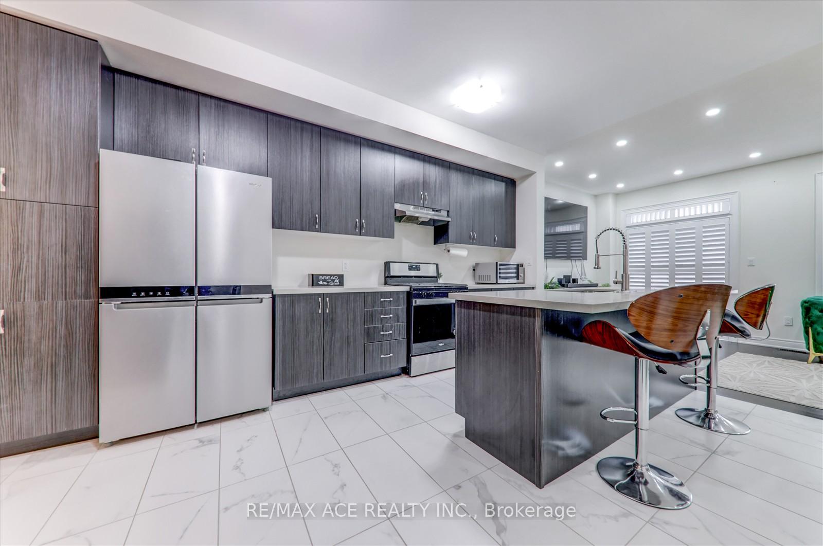 Photo 5 of 353 Kirkham Drive, Markham, Cedarwood — HOMEH