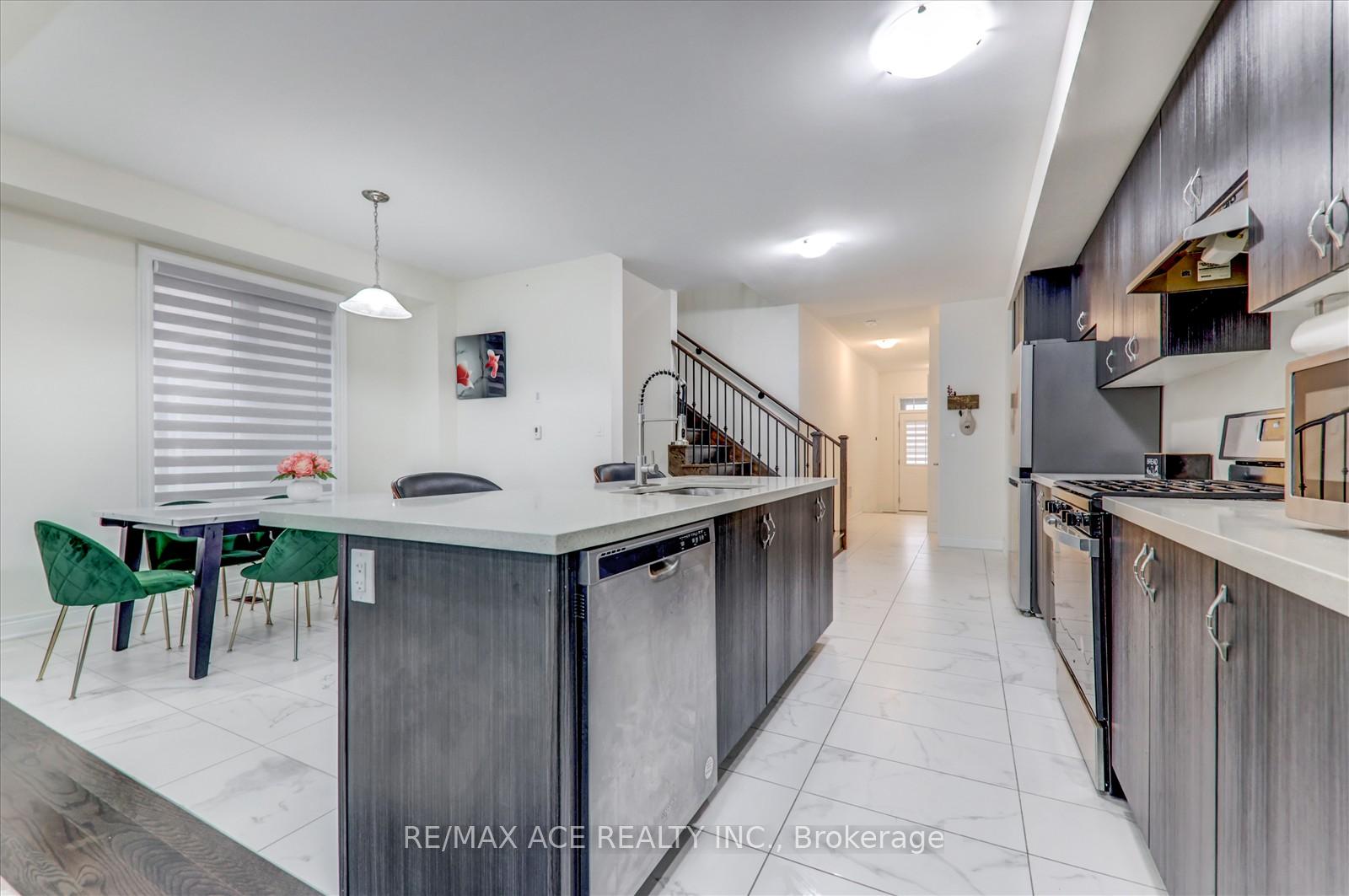 Photo 8 of 353 Kirkham Drive, Markham, Cedarwood — HOMEH