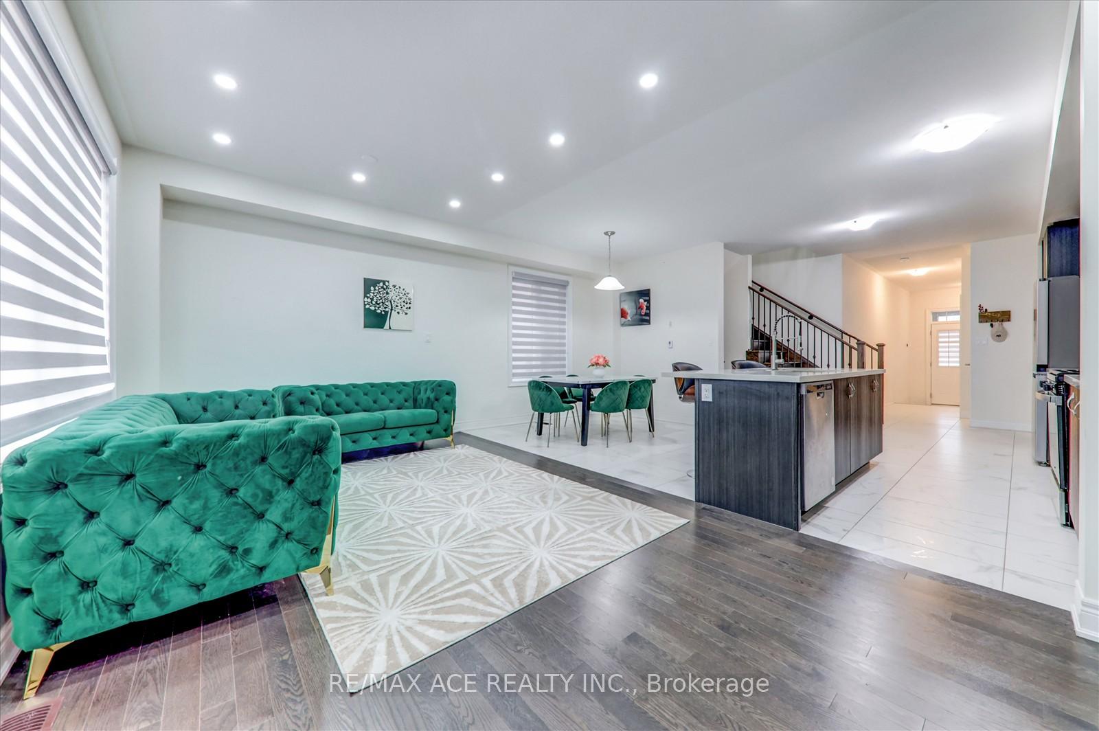 Photo 11 of 353 Kirkham Drive, Markham, Cedarwood — HOMEH