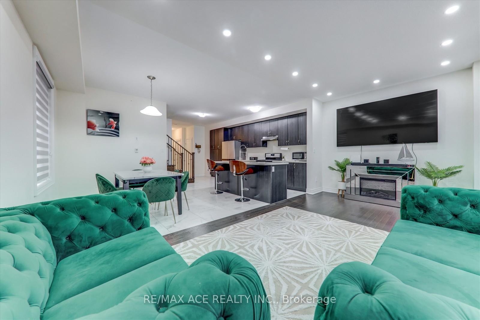 Photo 13 of 353 Kirkham Drive, Markham, Cedarwood — HOMEH