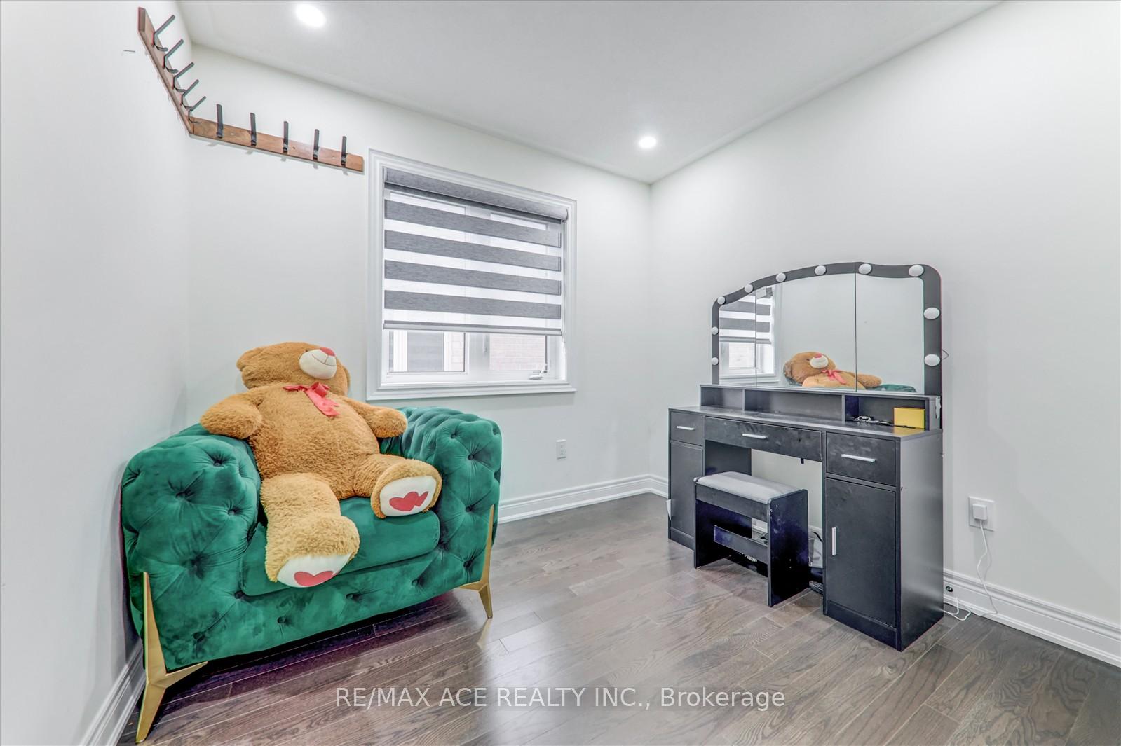 Photo 17 of 353 Kirkham Drive, Markham, Cedarwood — HOMEH