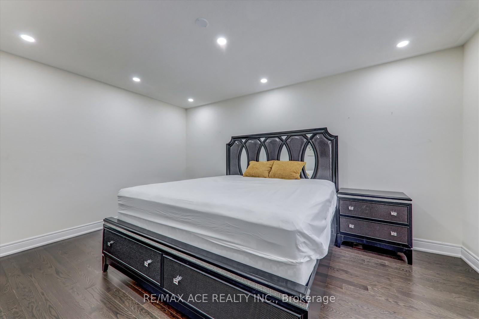 Photo 10 of 353 Kirkham Drive, Markham, Cedarwood — HOMEH