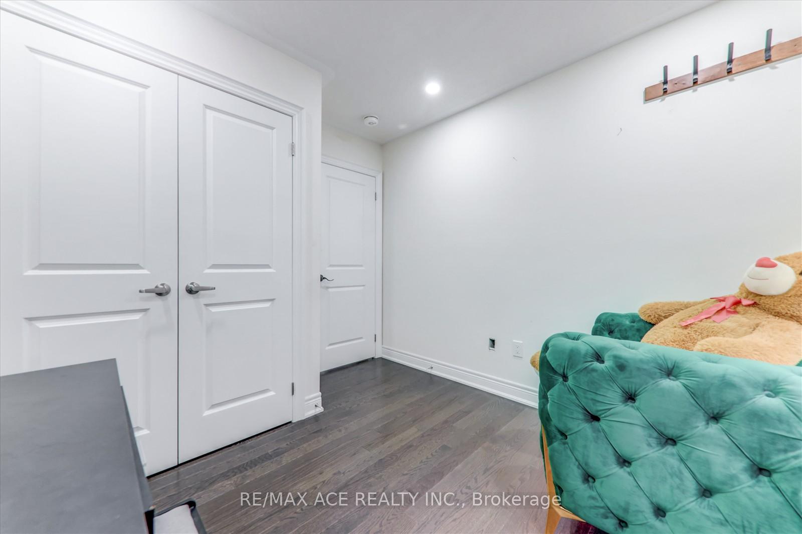 Photo 14 of 353 Kirkham Drive, Markham, Cedarwood — HOMEH