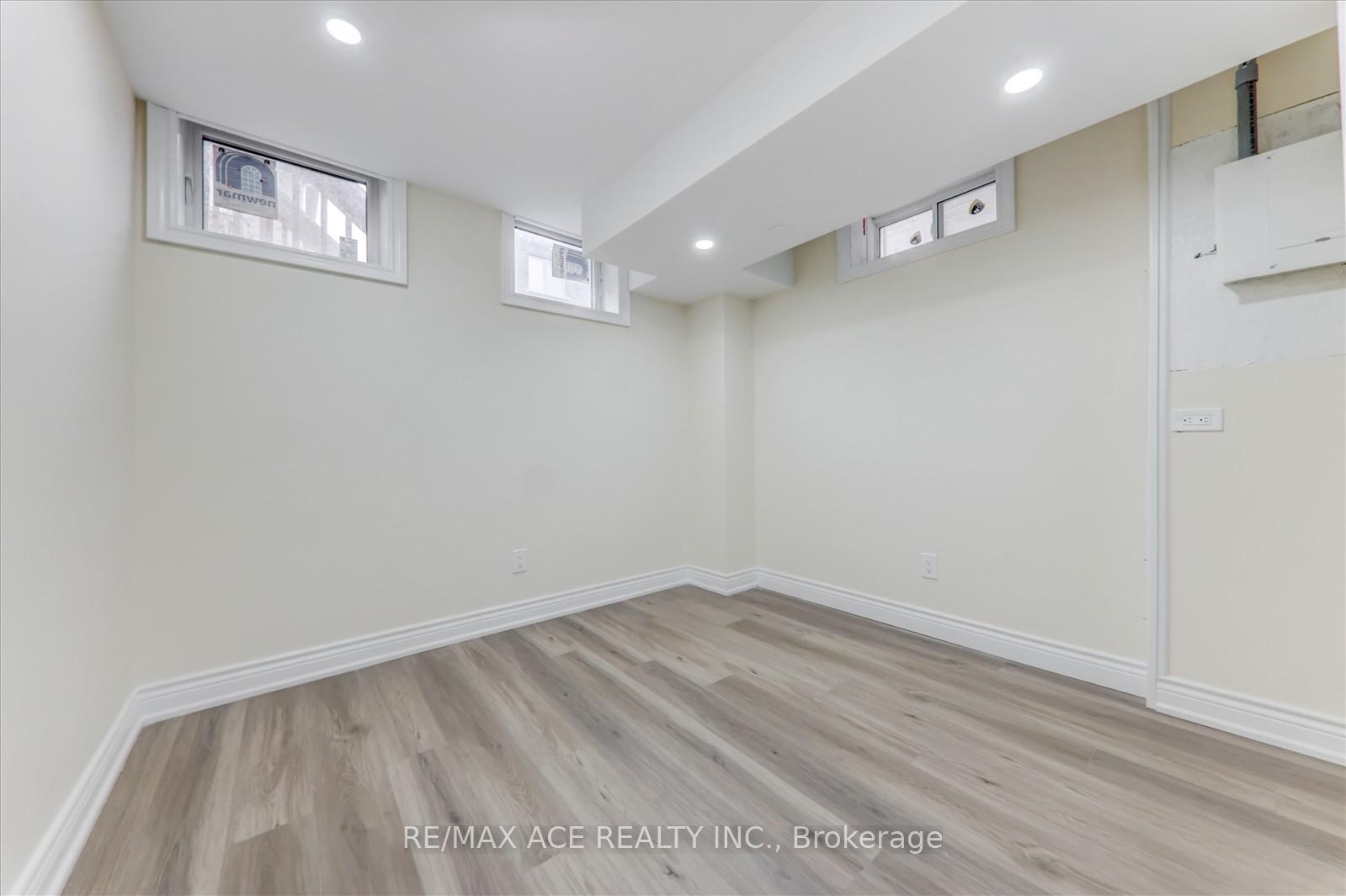 Photo 24 of 353 Kirkham Drive, Markham, Cedarwood — HOMEH