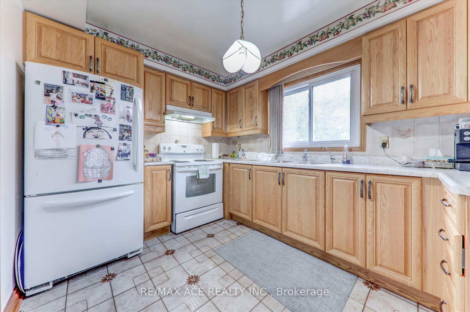Photo 13 of 197 Anthony Lane, Vaughan, Glen Shields — HOMEH