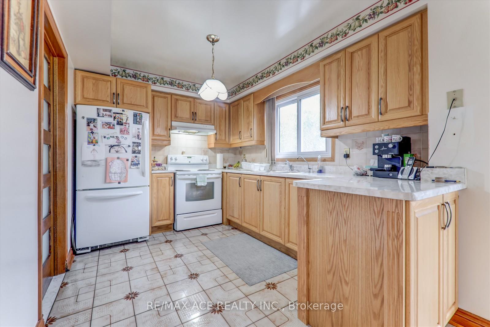 Photo 12 of 197 Anthony Lane, Vaughan, Glen Shields — HOMEH