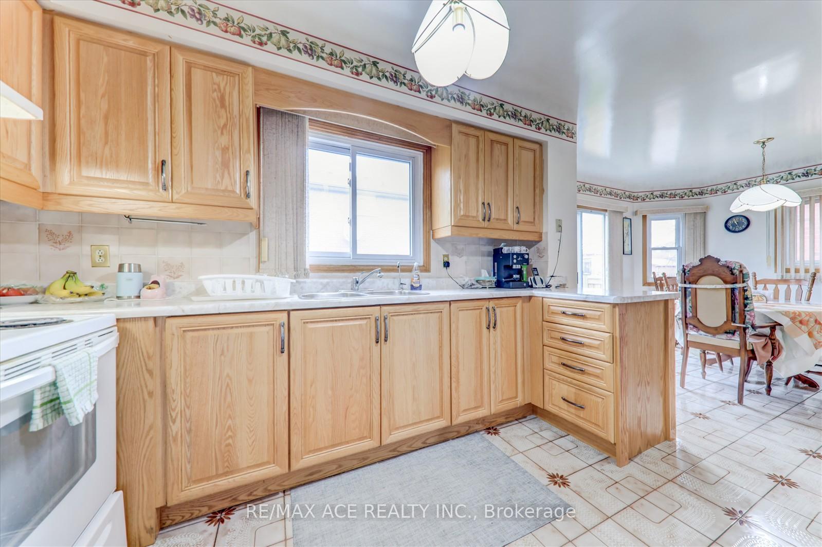 Photo 8 of 197 Anthony Lane, Vaughan, Glen Shields — HOMEH