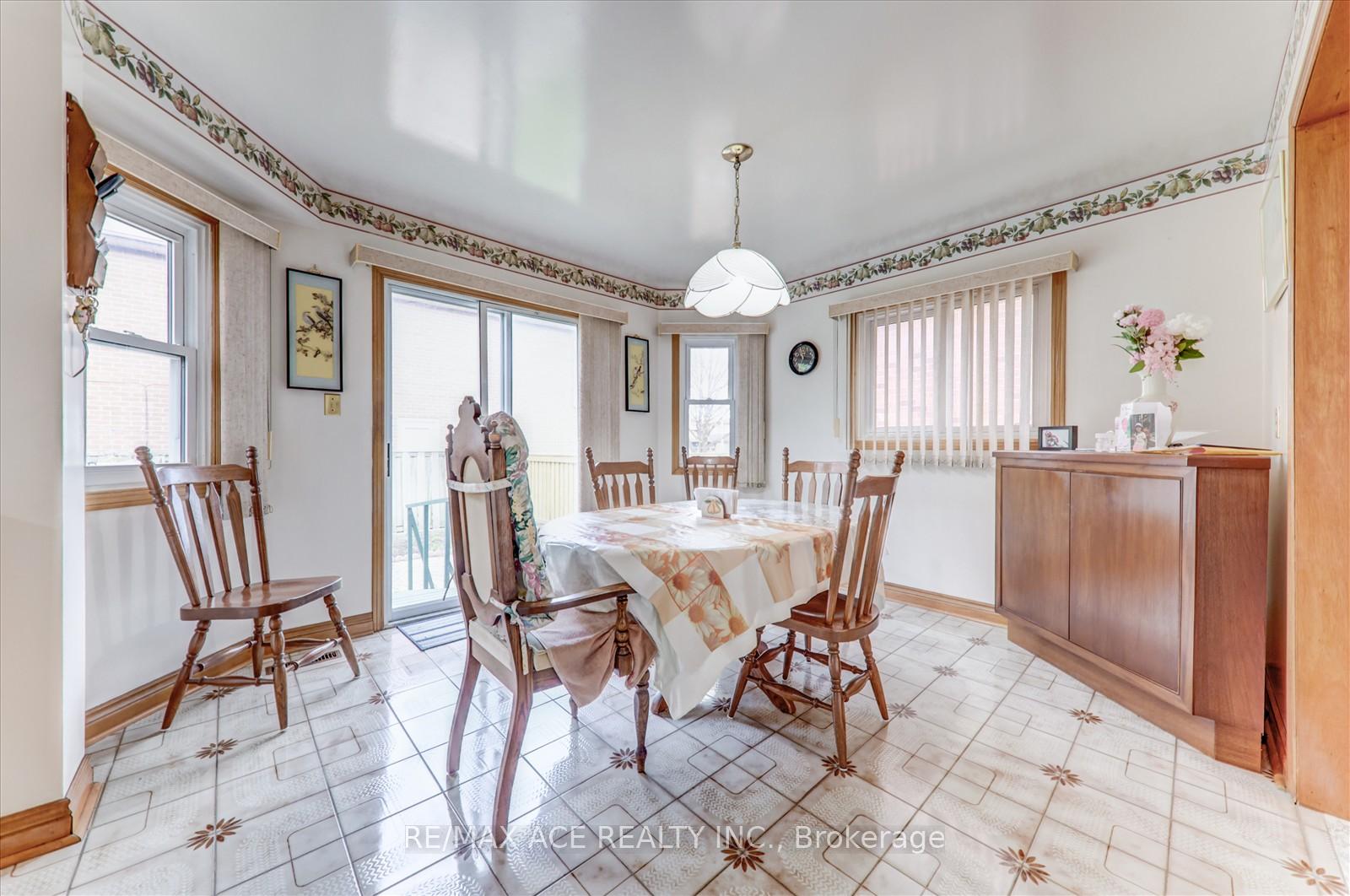 Photo 9 of 197 Anthony Lane, Vaughan, Glen Shields — HOMEH