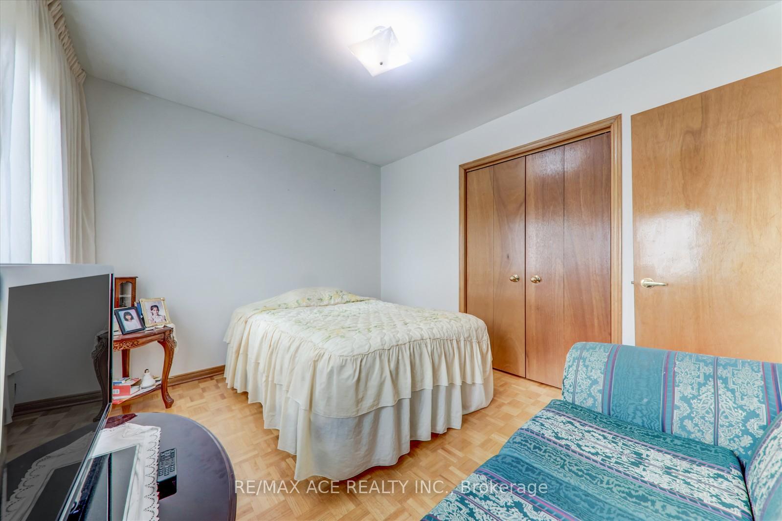 Photo 18 of 197 Anthony Lane, Vaughan, Glen Shields — HOMEH