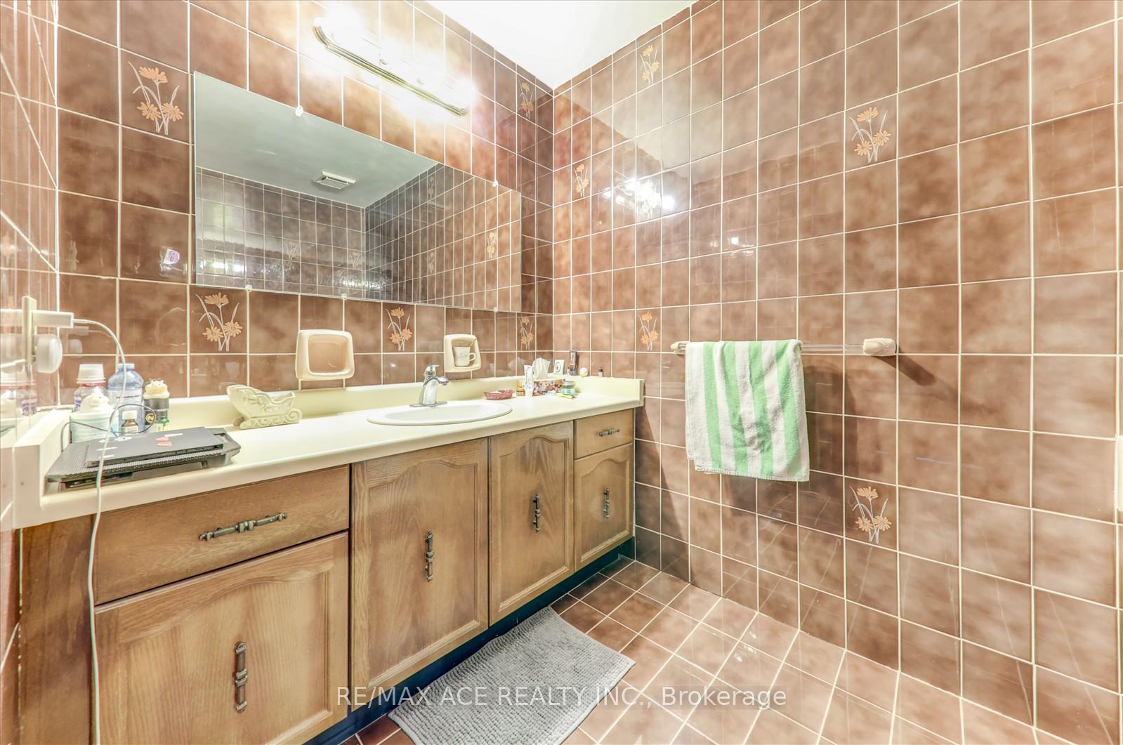Photo 23 of 197 Anthony Lane, Vaughan, Glen Shields — HOMEH