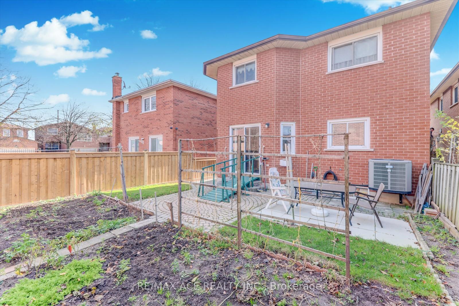 Photo 37 of 197 Anthony Lane, Vaughan, Glen Shields — HOMEH