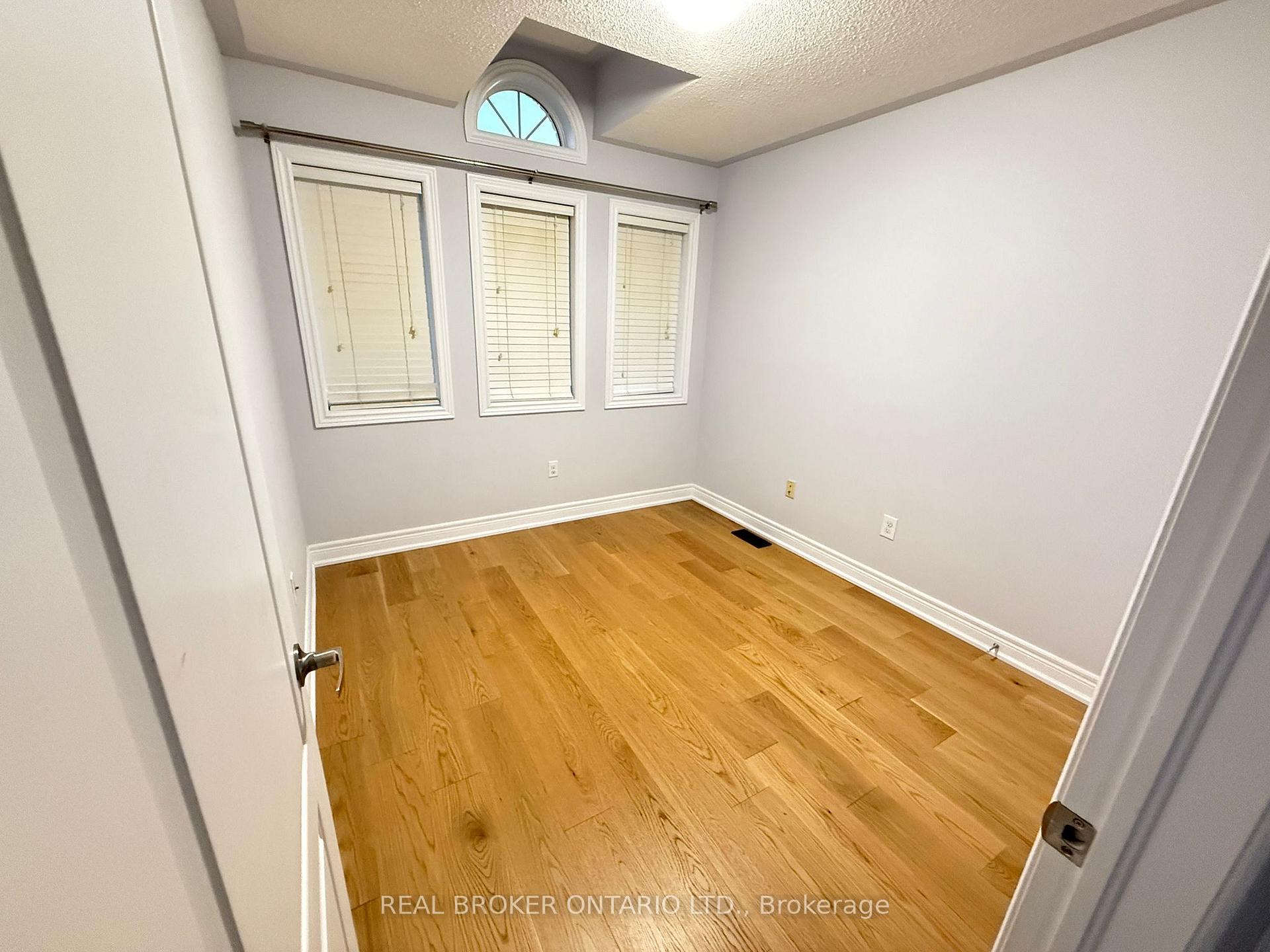 Photo 5 of 157 Bathgate Crescent, Clarington, Courtice — HOMEH