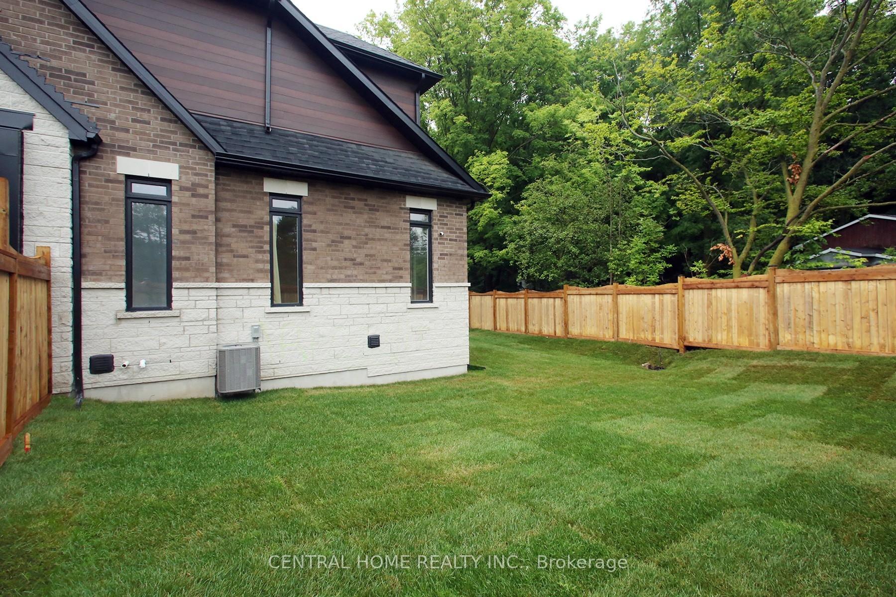 Photo 6 of 1 Vern Robertson Gate, Uxbridge — HOMEH