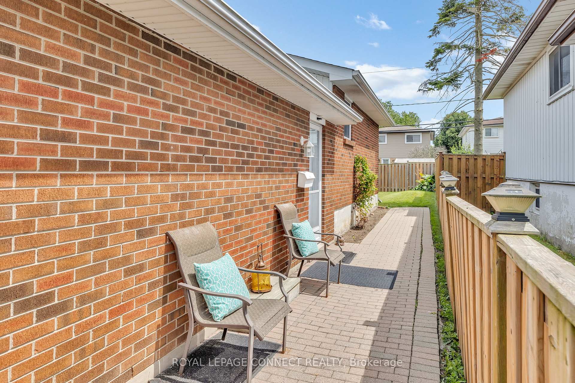 Photo 5 of 49 Dreyer Drive E, Ajax, South East — HOMEH