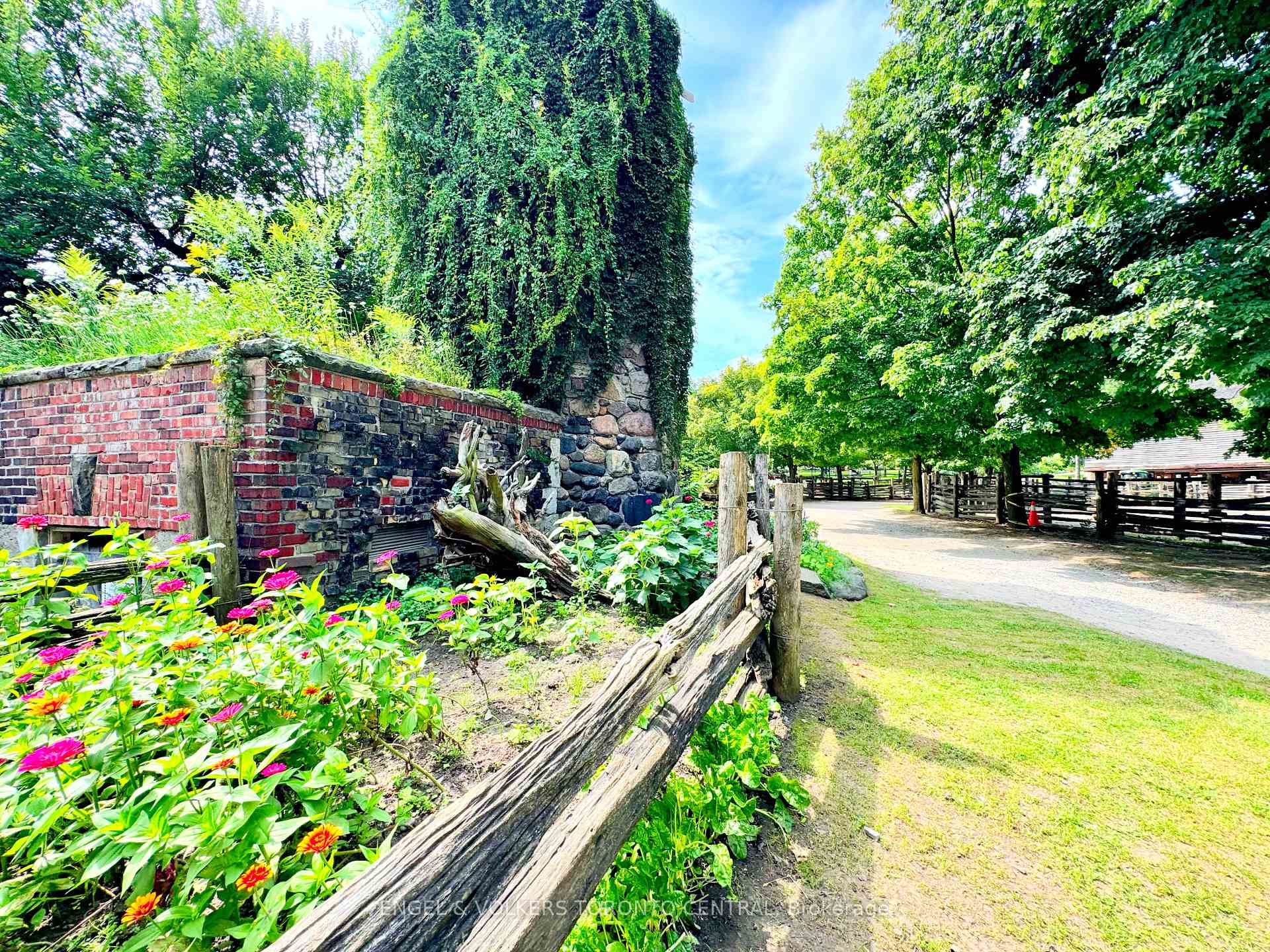 Photo 30 of 57 Metcalfe Street, Toronto, Cabbagetown-South St. James Town — HOMEH