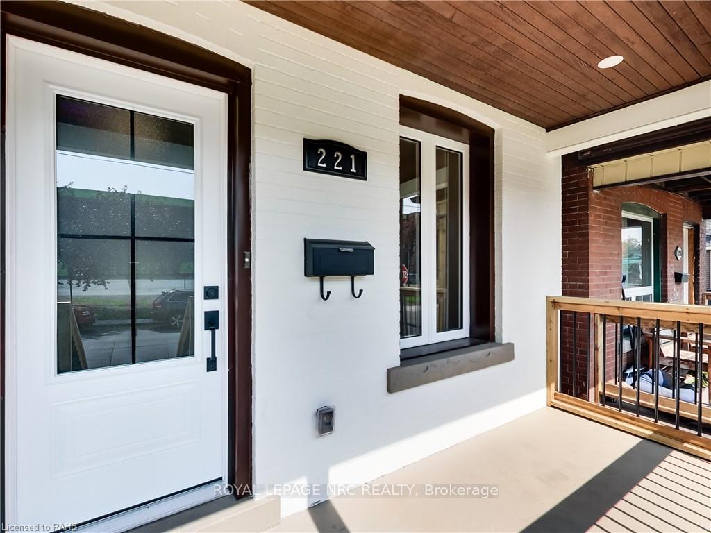 Photo 3 of 221 Glendale Avenue N, Hamilton, Crown Point — HOMEH