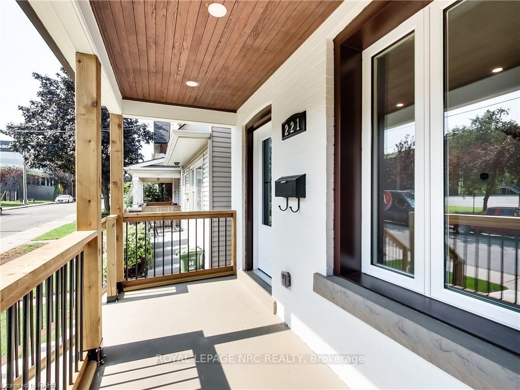 Photo 2 of 221 Glendale Avenue N, Hamilton, Crown Point — HOMEH