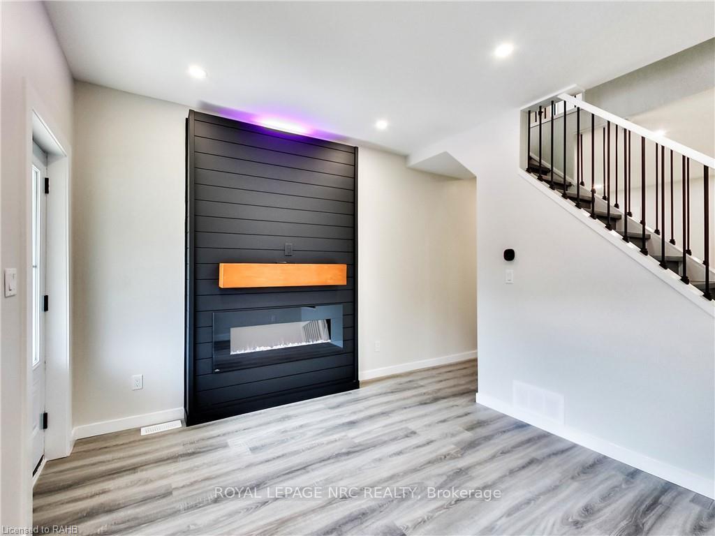 Photo 8 of 221 Glendale Avenue N, Hamilton, Crown Point — HOMEH