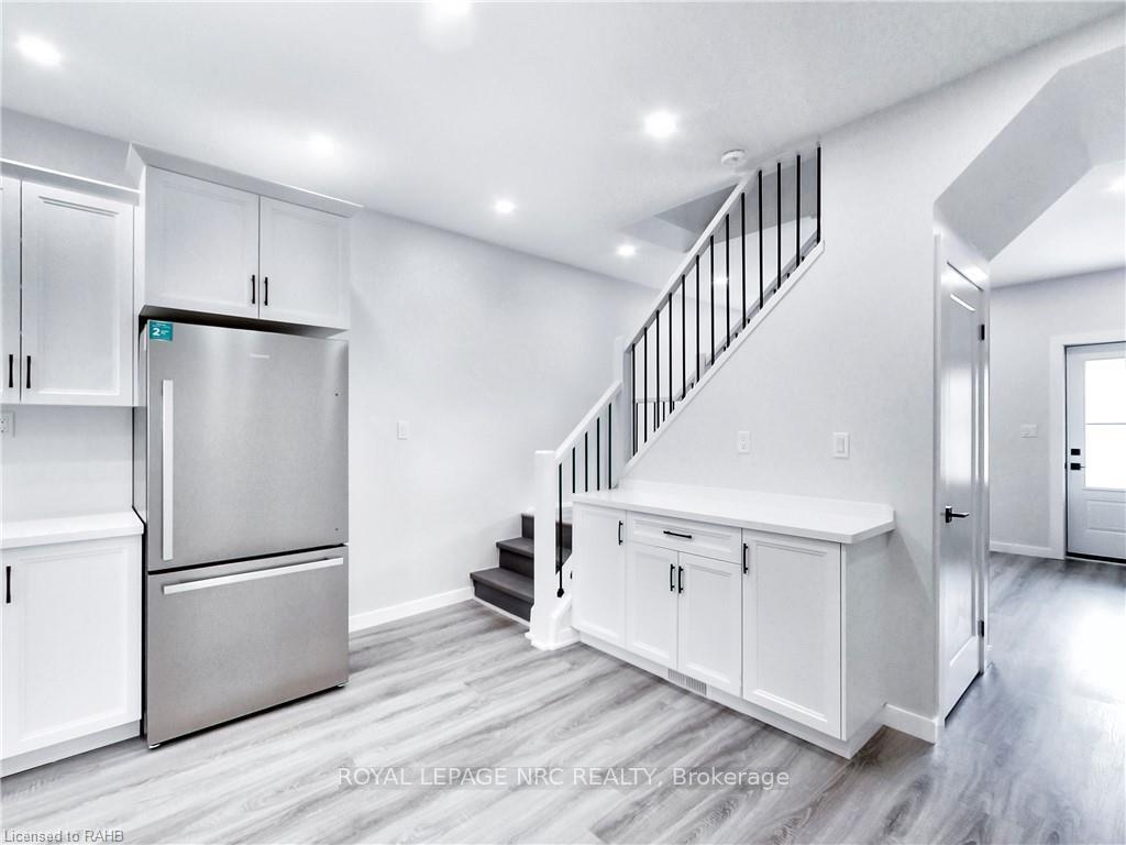 Photo 22 of 221 Glendale Avenue N, Hamilton, Crown Point — HOMEH