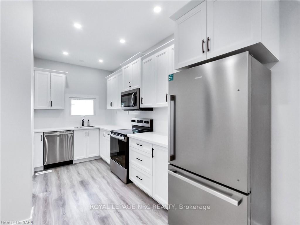 Photo 10 of 221 Glendale Avenue N, Hamilton, Crown Point — HOMEH