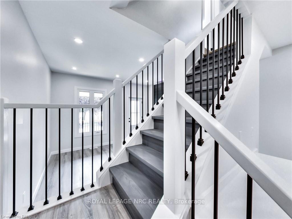 Photo 11 of 221 Glendale Avenue N, Hamilton, Crown Point — HOMEH