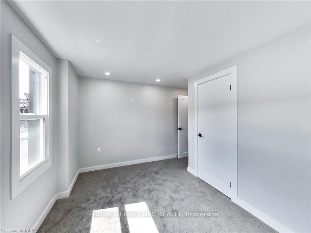Photo 19 of 221 Glendale Avenue N, Hamilton, Crown Point — HOMEH