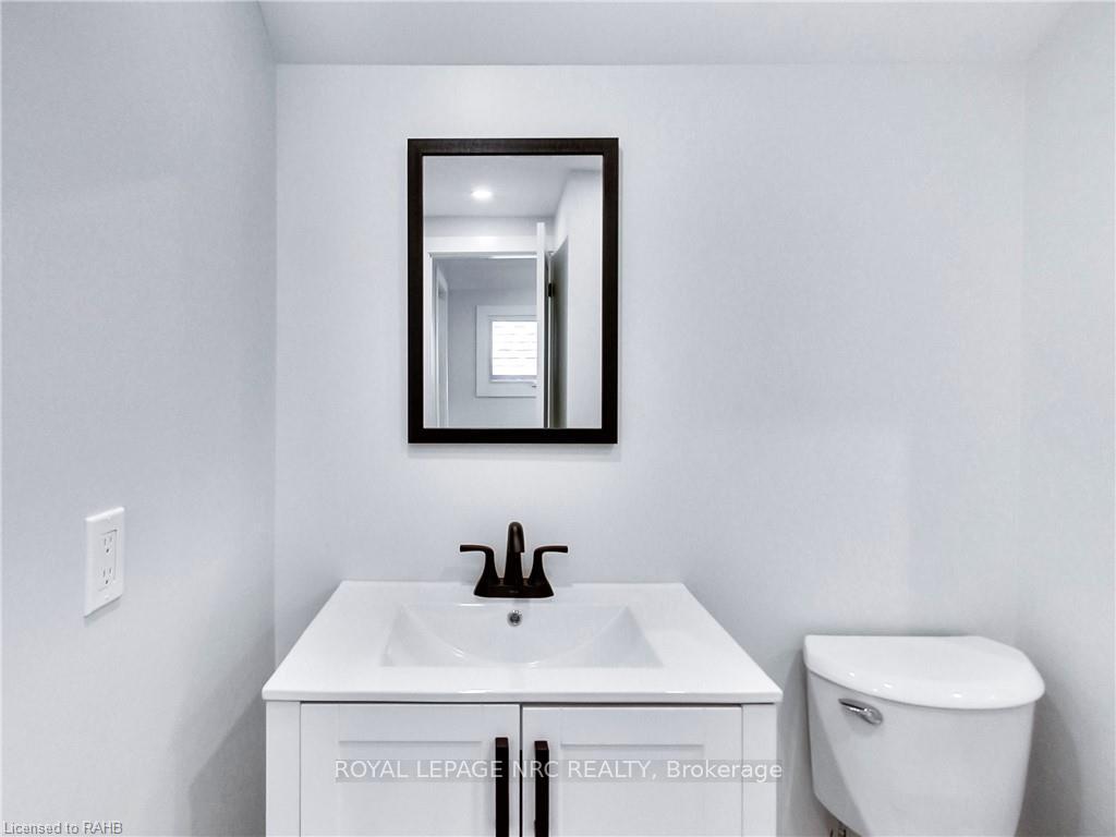 Photo 18 of 221 Glendale Avenue N, Hamilton, Crown Point — HOMEH