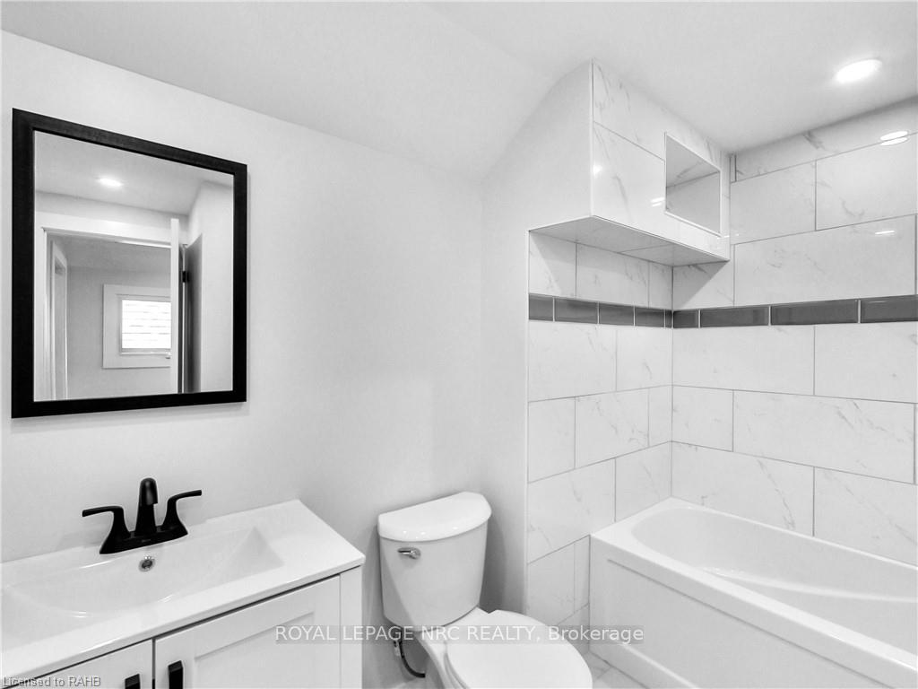 Photo 20 of 221 Glendale Avenue N, Hamilton, Crown Point — HOMEH