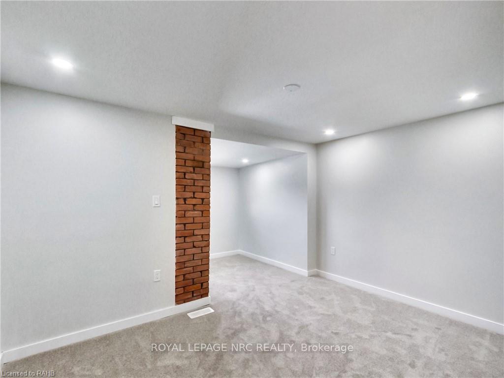 Photo 21 of 221 Glendale Avenue N, Hamilton, Crown Point — HOMEH