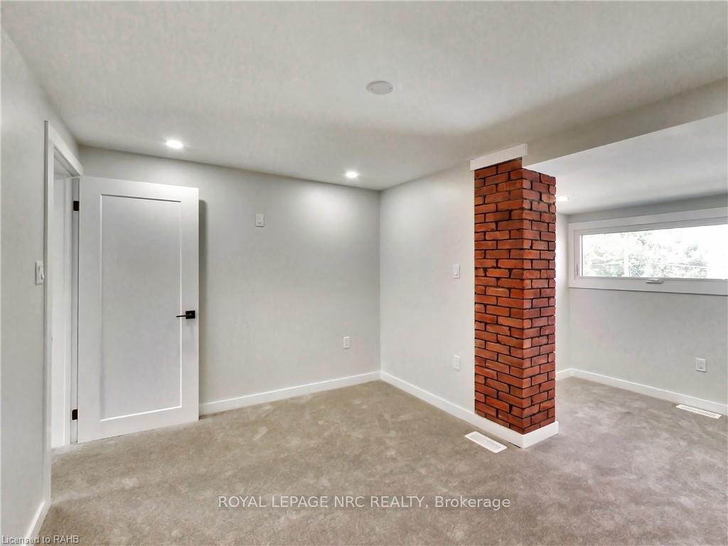 Photo 23 of 221 Glendale Avenue N, Hamilton, Crown Point — HOMEH