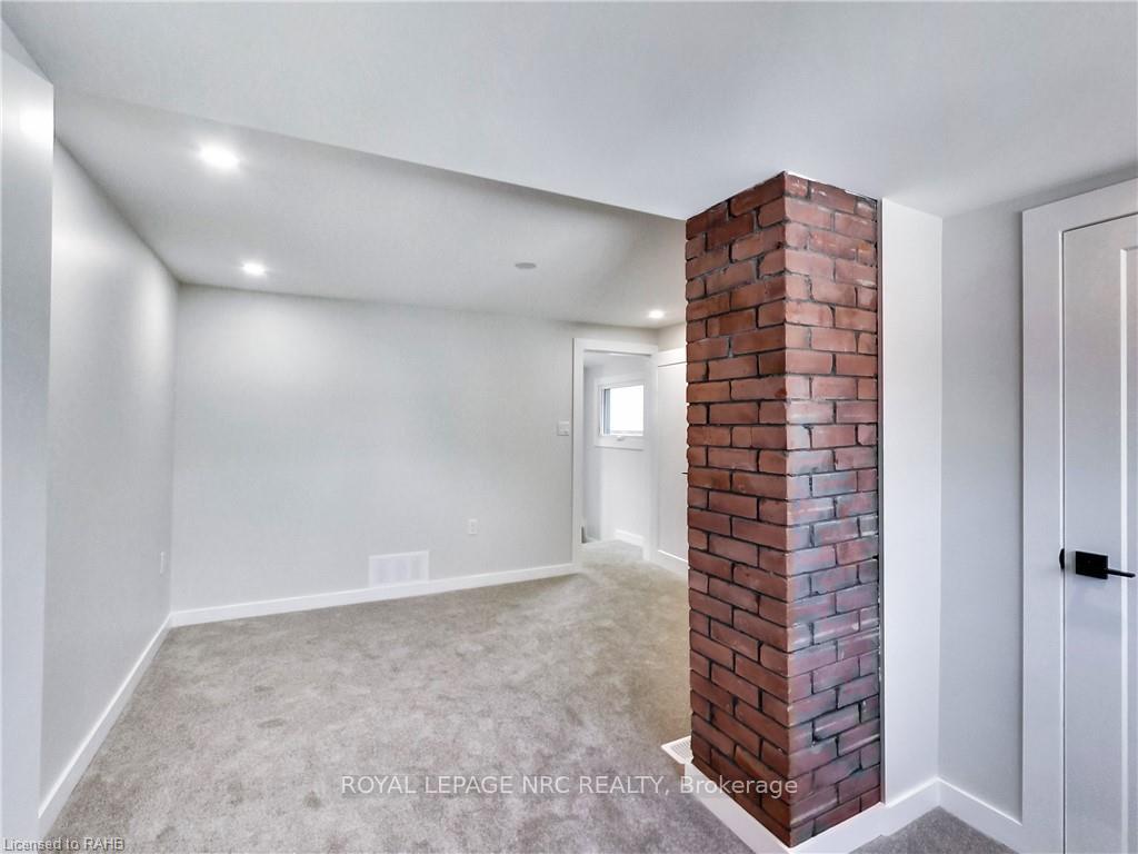 Photo 27 of 221 Glendale Avenue N, Hamilton, Crown Point — HOMEH
