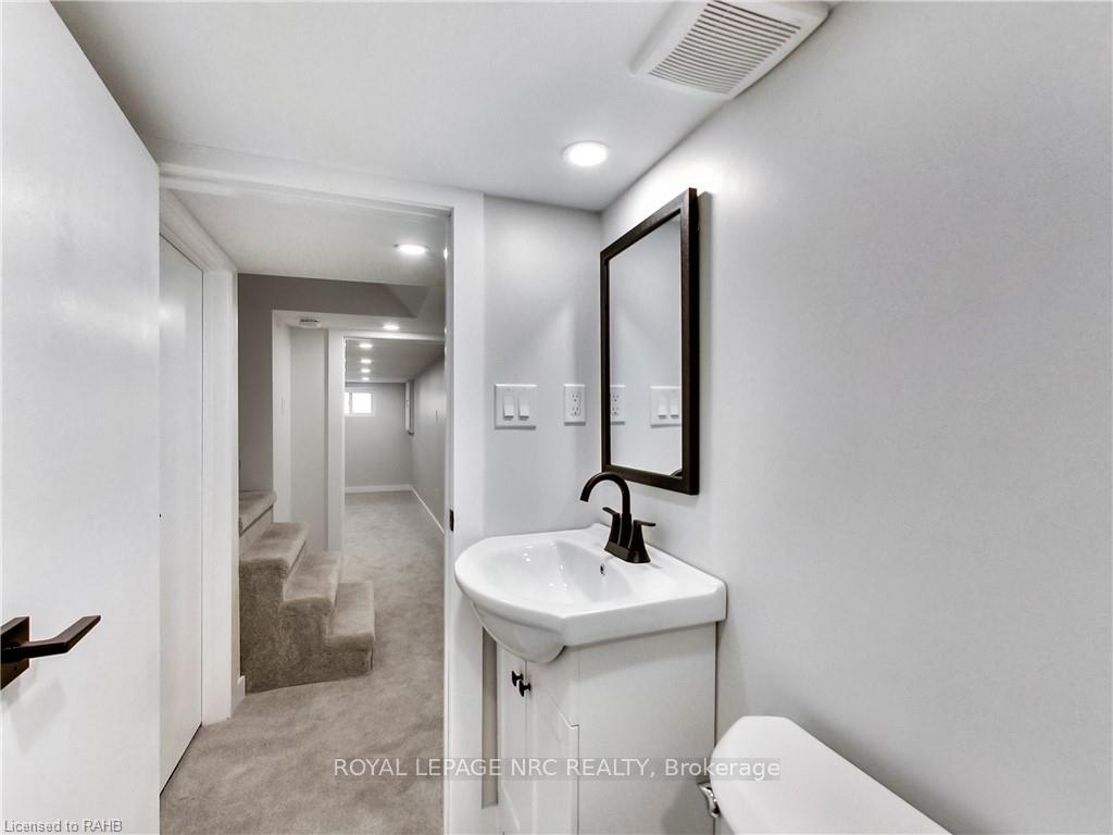 Photo 25 of 221 Glendale Avenue N, Hamilton, Crown Point — HOMEH