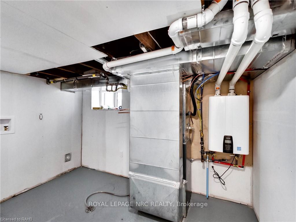 Photo 24 of 221 Glendale Avenue N, Hamilton, Crown Point — HOMEH