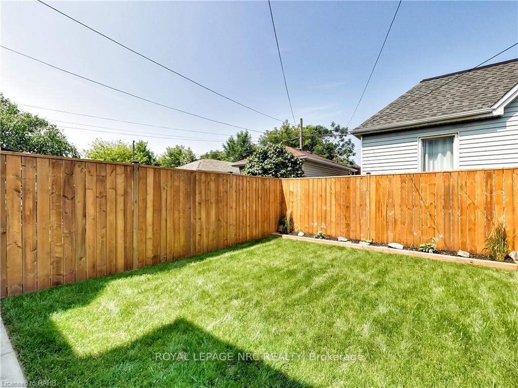 Photo 35 of 221 Glendale Avenue N, Hamilton, Crown Point — HOMEH