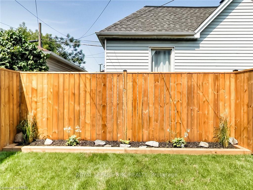 Photo 32 of 221 Glendale Avenue N, Hamilton, Crown Point — HOMEH