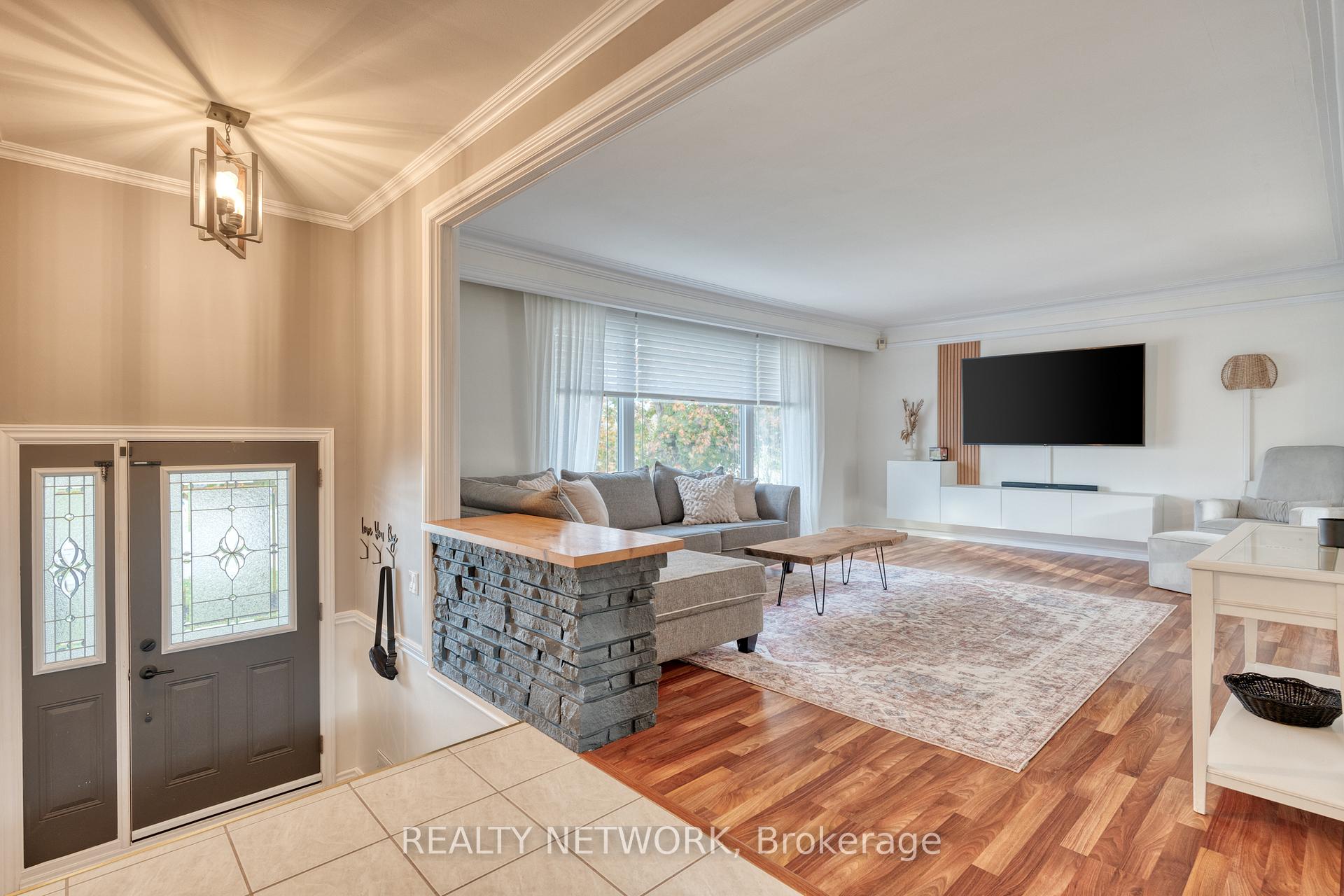 Photo 2 of 59 Felker Avenue, Hamilton, Stoney Creek — HOMEH
