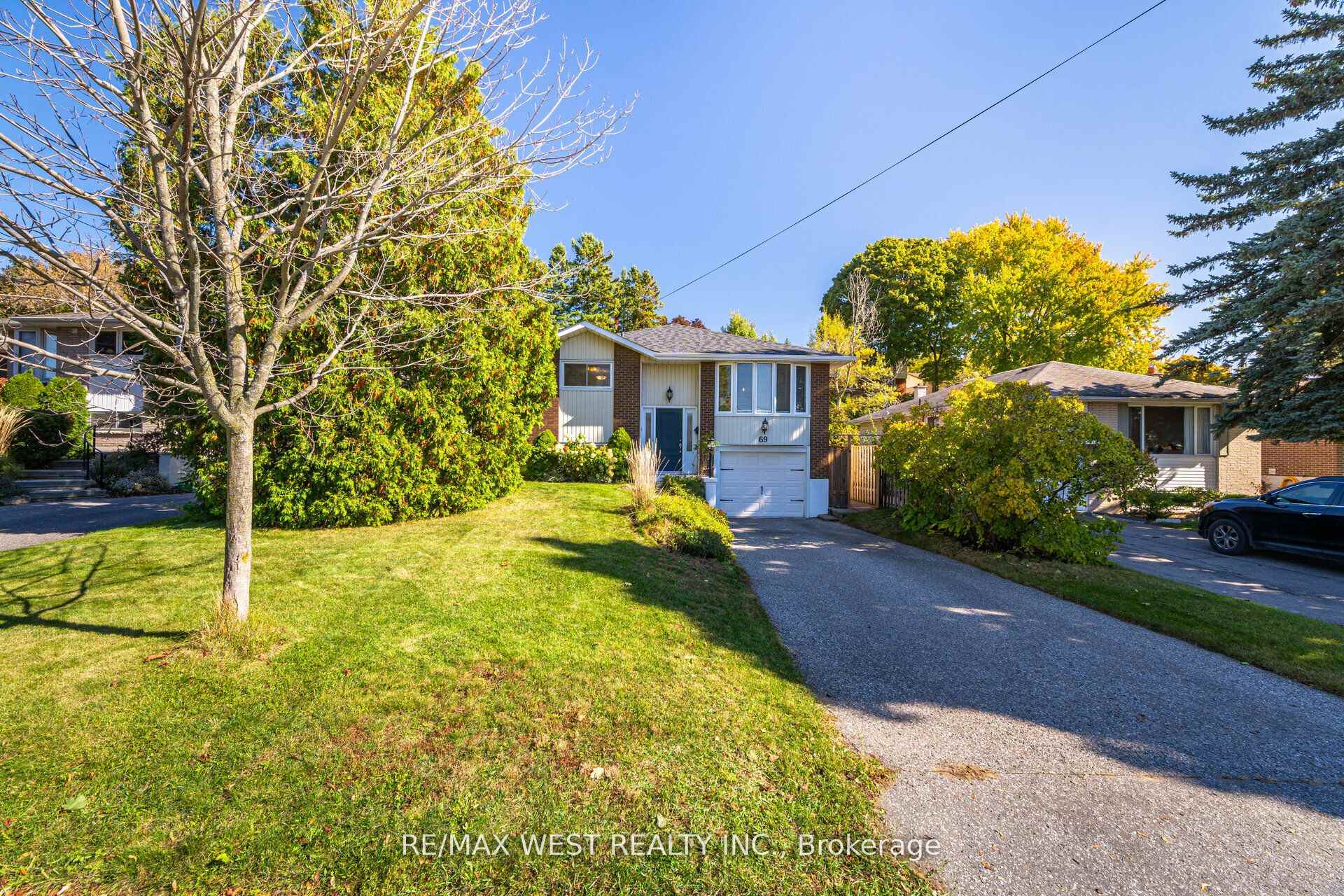 Photo 1 of 69 Keewatin St S, Oshawa, Donevan — HOMEH