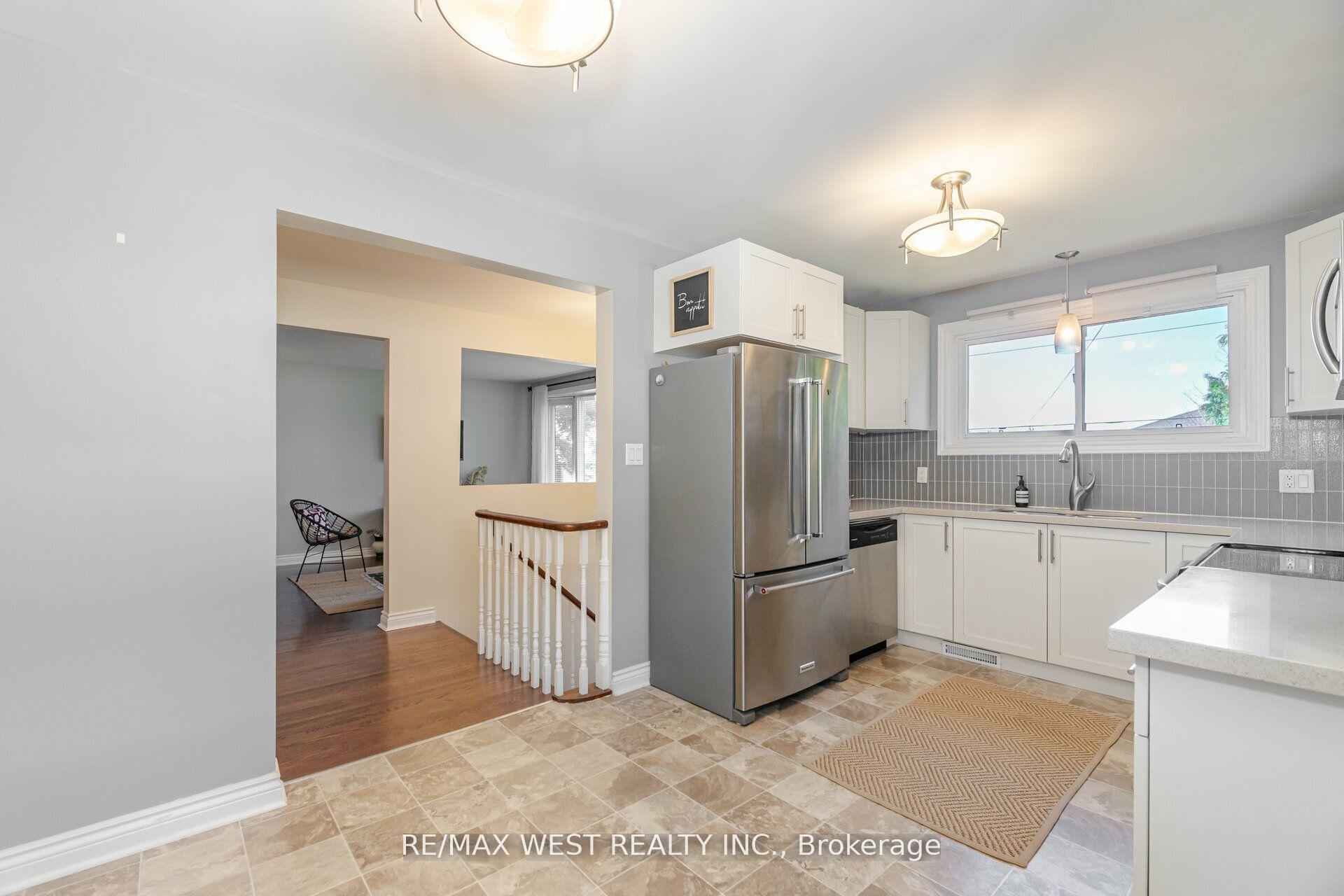 Photo 12 of 69 Keewatin St S, Oshawa, Donevan — HOMEH