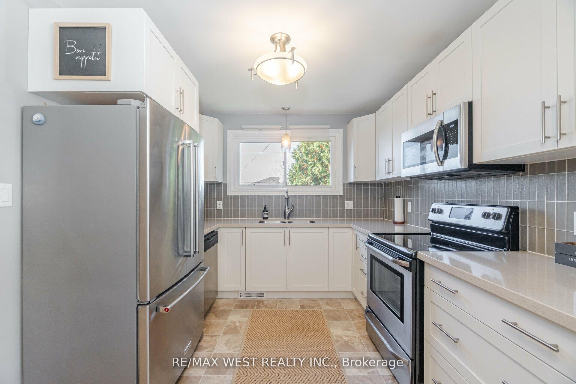 Photo 4 of 69 Keewatin St S, Oshawa, Donevan — HOMEH