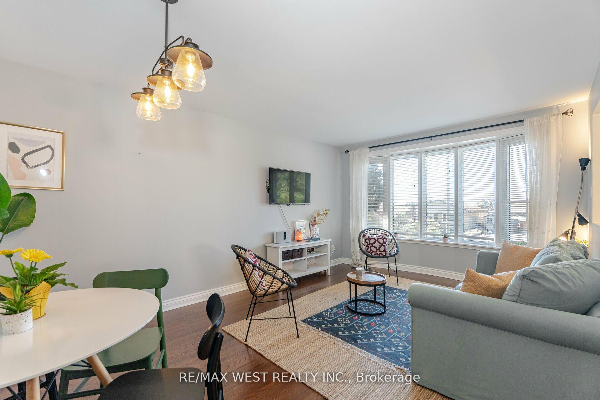 Photo 10 of 69 Keewatin St S, Oshawa, Donevan — HOMEH