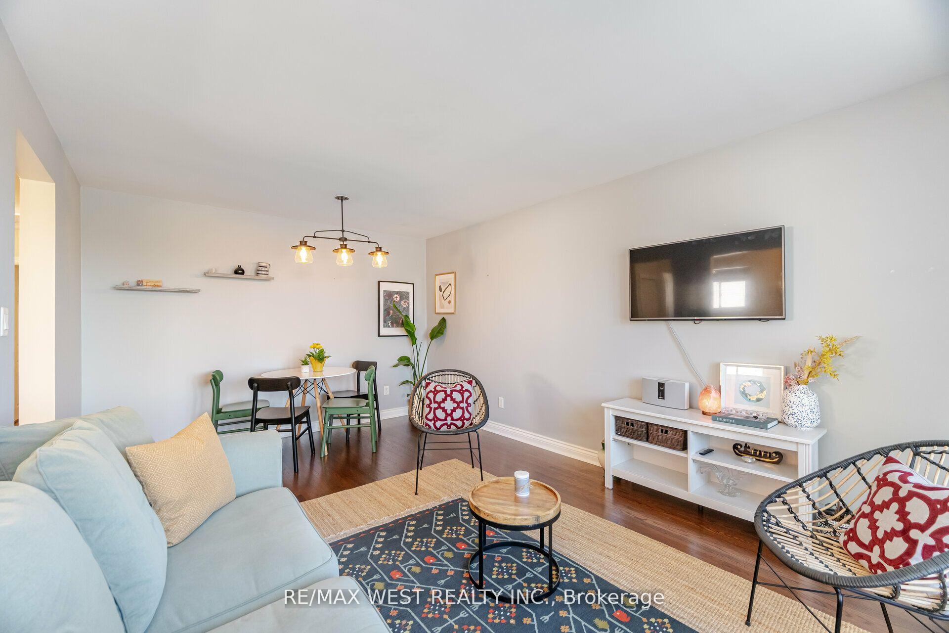 Photo 5 of 69 Keewatin St S, Oshawa, Donevan — HOMEH