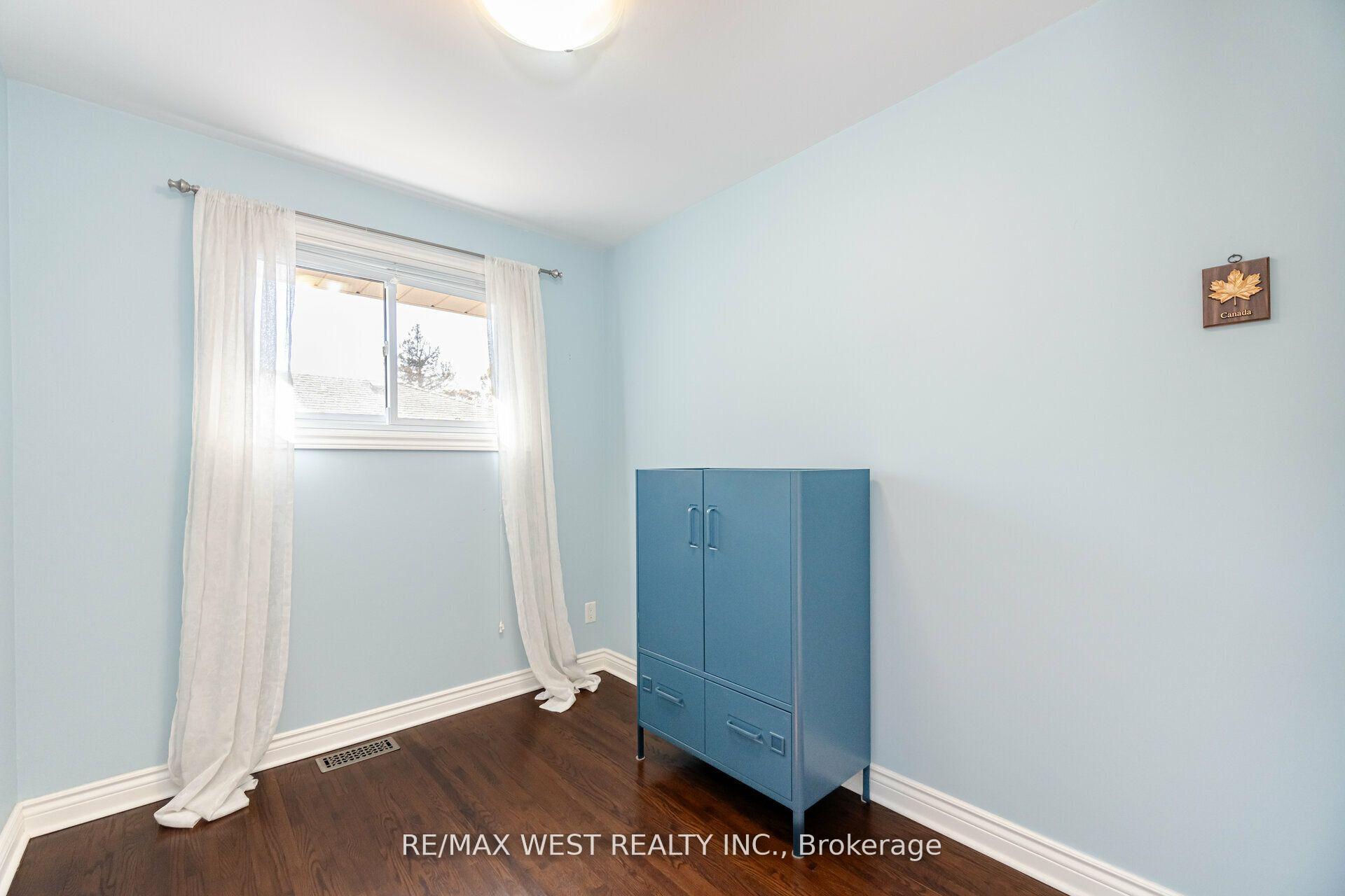 Photo 22 of 69 Keewatin St S, Oshawa, Donevan — HOMEH