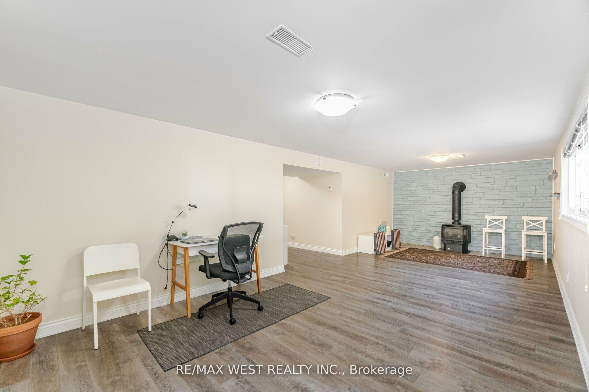 Photo 35 of 69 Keewatin St S, Oshawa, Donevan — HOMEH