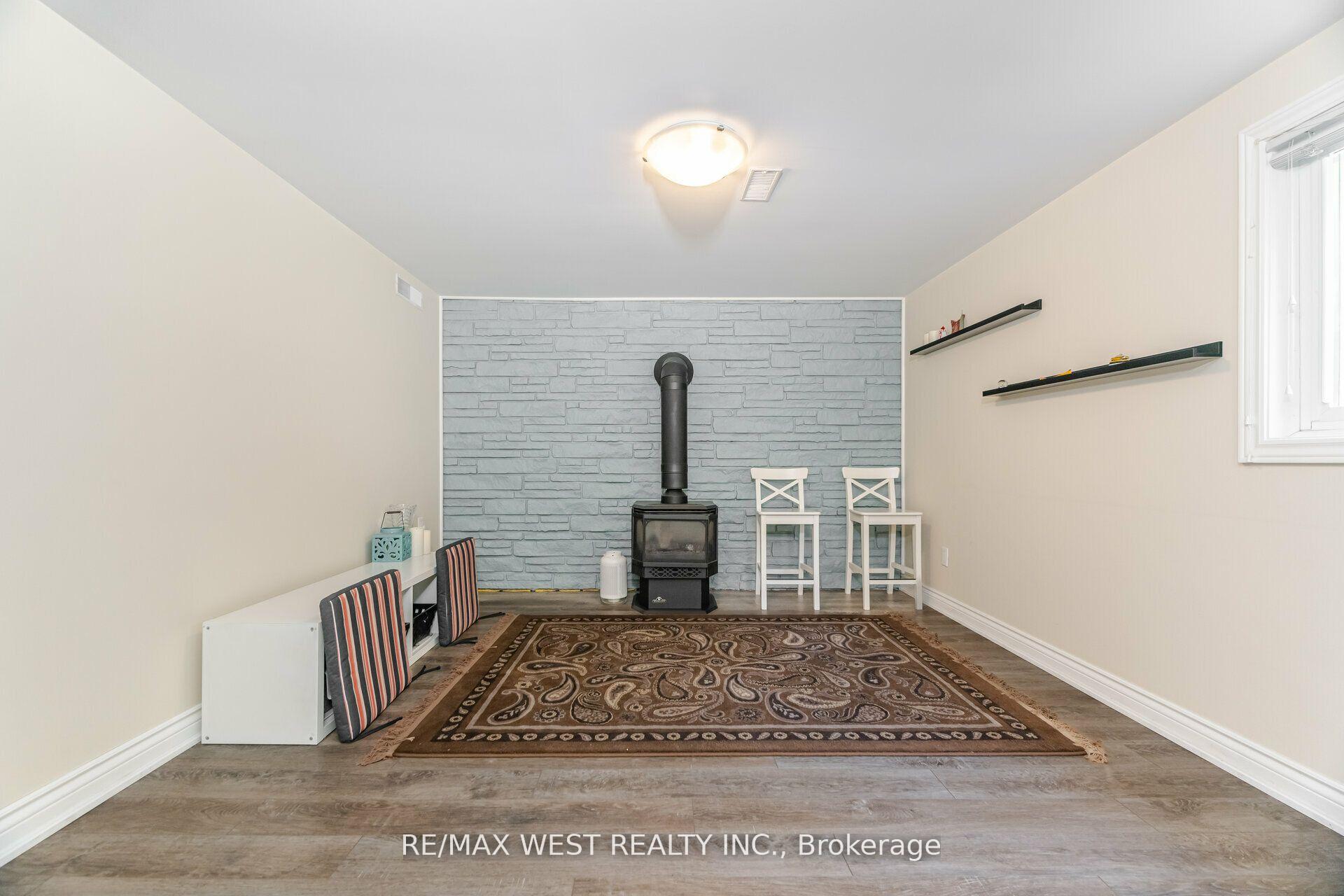Photo 24 of 69 Keewatin St S, Oshawa, Donevan — HOMEH