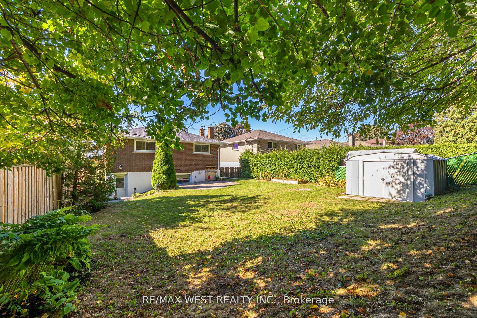 Photo 30 of 69 Keewatin St S, Oshawa, Donevan — HOMEH