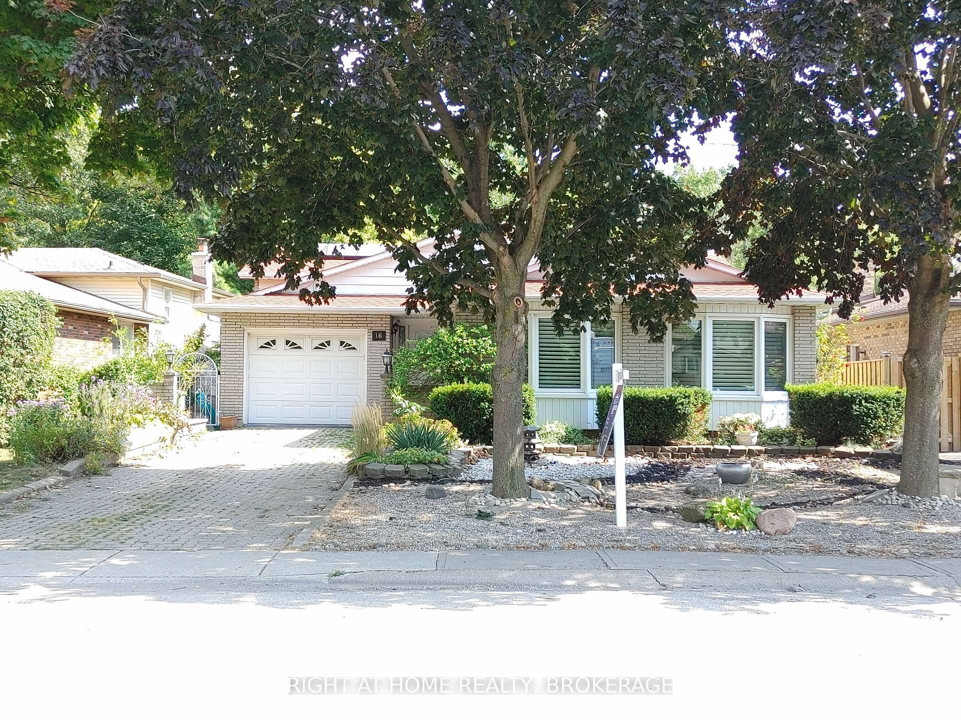 Front of 16 Flamingo Drive